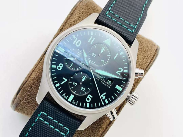 アイ・ダブリュー・シー側面デザイン